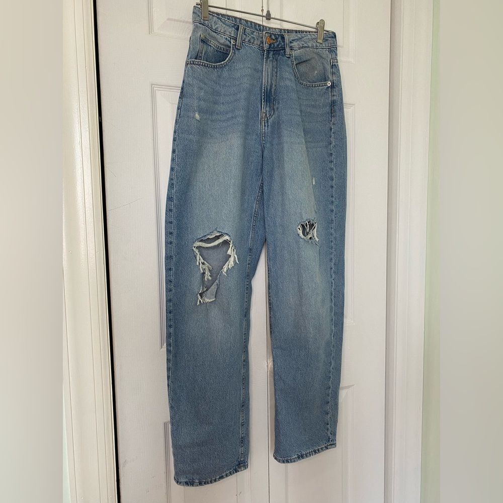 &denim Distressed Mom Jeans in 90s Style